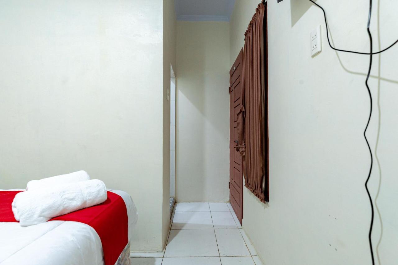 Hotel Reddoorz @ Simpang Pemda 2*