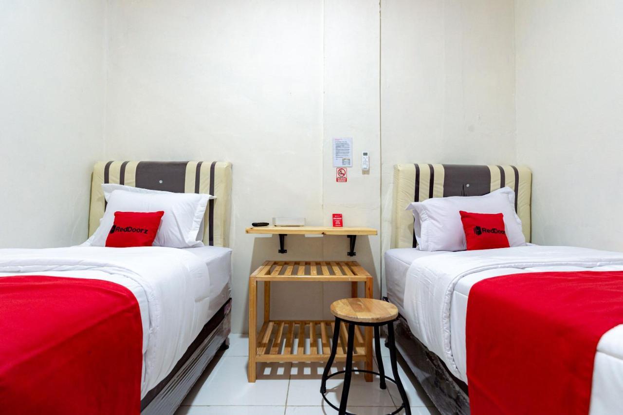 Hotel Reddoorz @ Simpang Pemda 2*