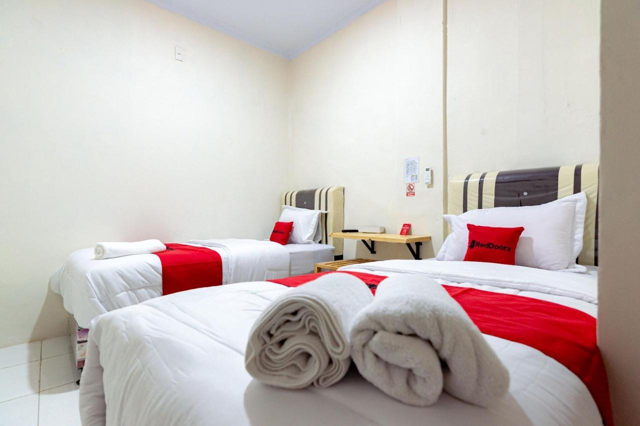 Hotel Reddoorz @ Simpang Pemda 2*